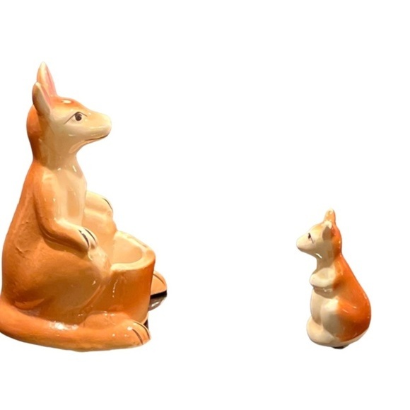 Kangaroo Mom & Baby Joey Salt & Pepper Shaker Set VGVC Vintage - Picture 7 of 11